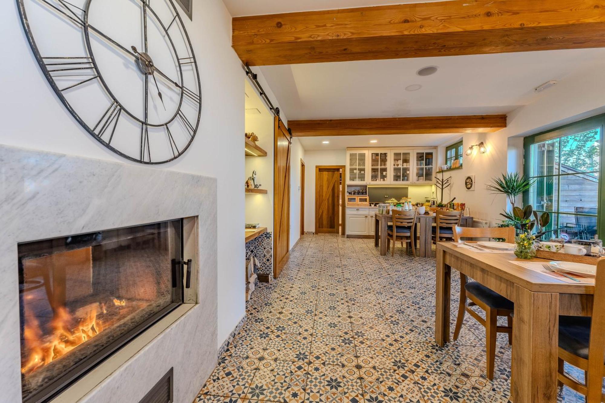 Отель Tesla'S Gastro House Plitvice Плитвицкие озёра Экстерьер фото