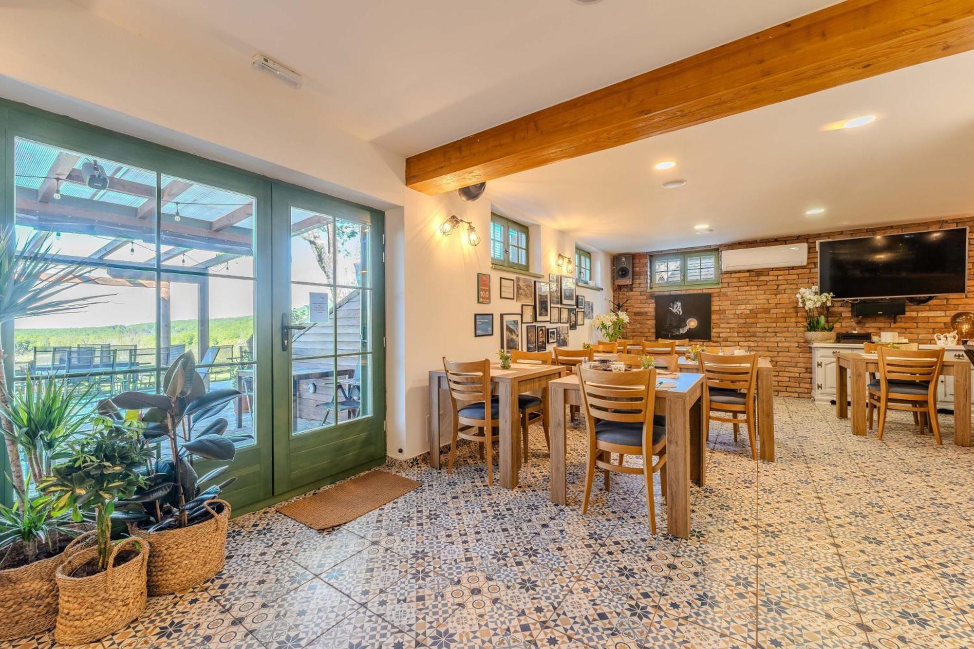 Отель Tesla'S Gastro House Plitvice Плитвицкие озёра Экстерьер фото
