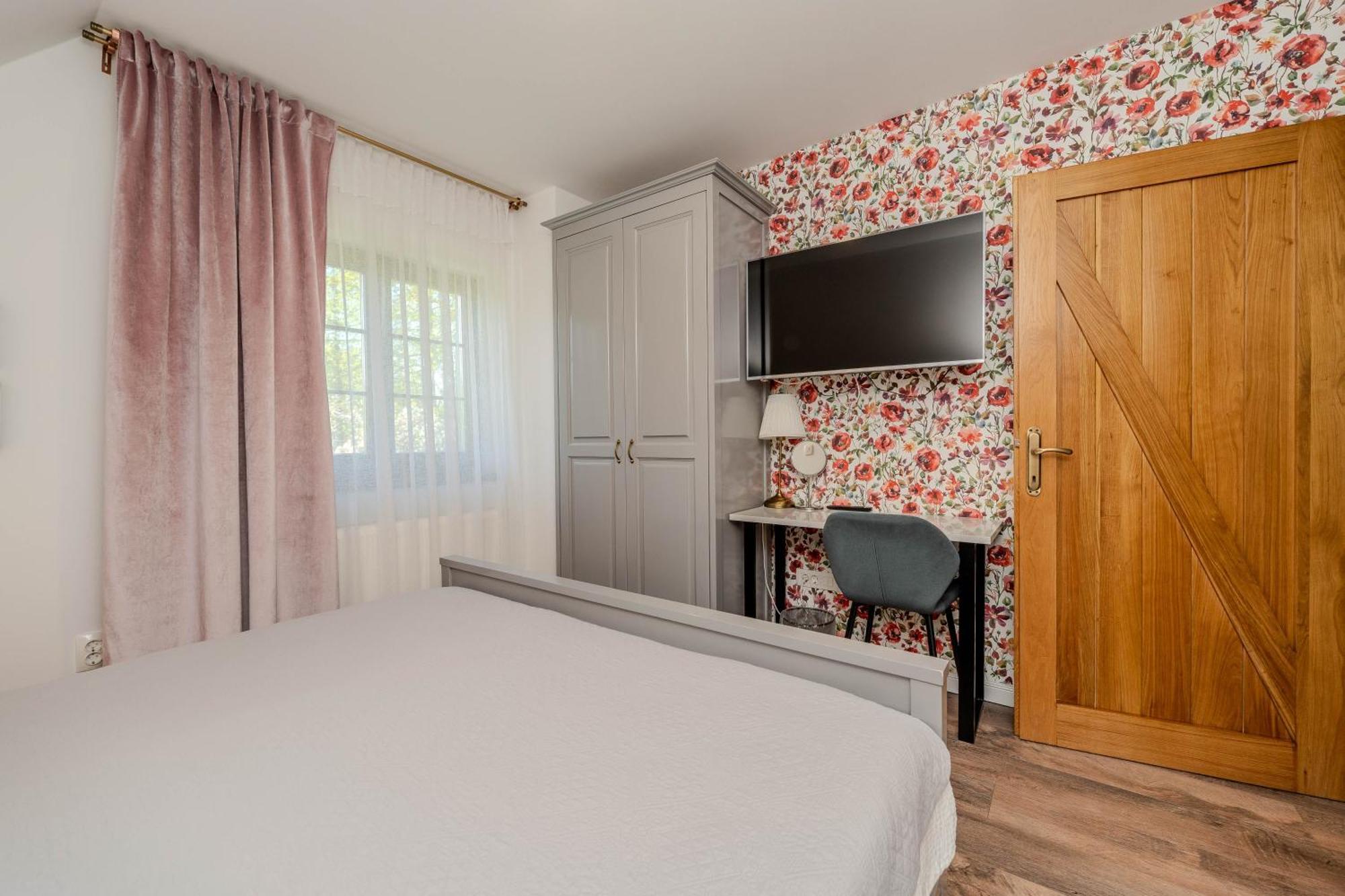 Отель Tesla'S Gastro House Plitvice Плитвицкие озёра Экстерьер фото