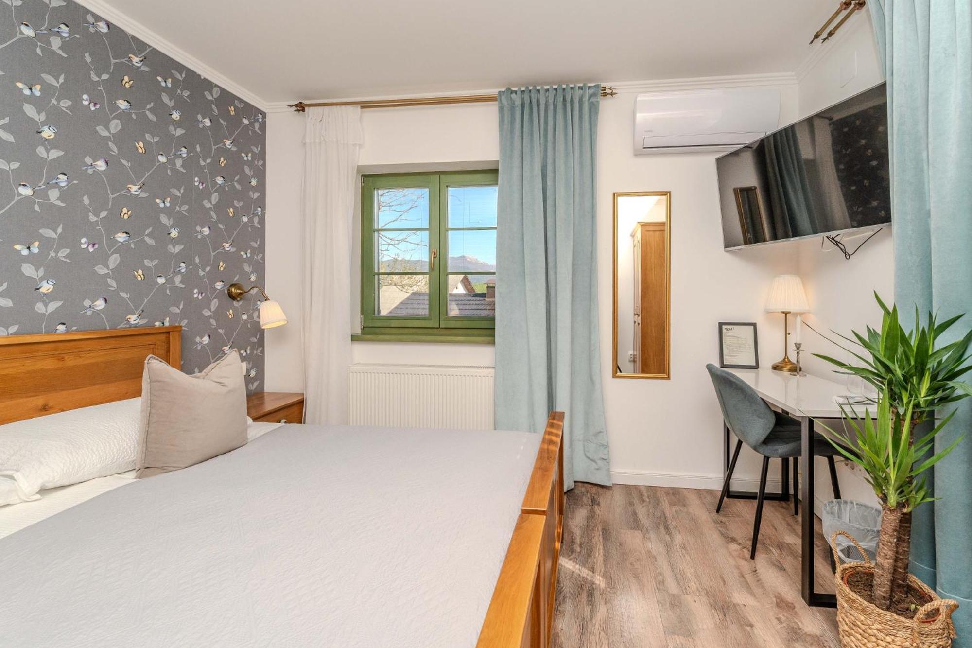 Отель Tesla'S Gastro House Plitvice Плитвицкие озёра Экстерьер фото