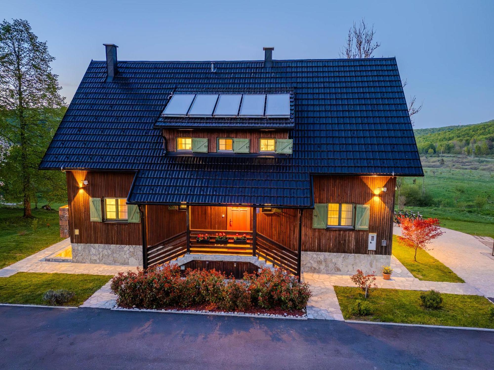 Отель Tesla'S Gastro House Plitvice Плитвицкие озёра Экстерьер фото